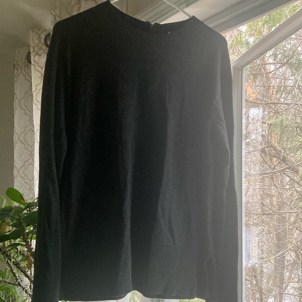 H&M WOMANS SWEATER
